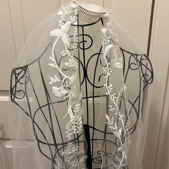 Brand New Off White Ivory Wedding Veil Cathedral 10 ft length Butterfly Floral - Picture 9 of 9